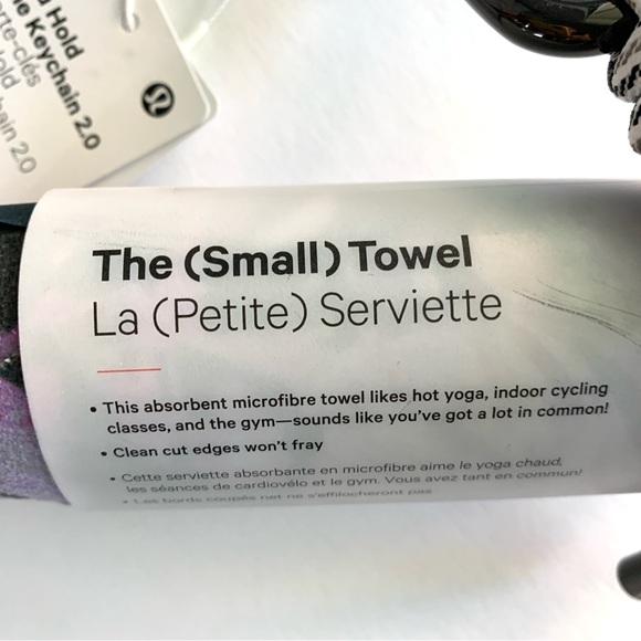 NEW🌟LULULEMON 2 PIECE COMBO SMALL TOWEL & YOU HOLD THE KEYCHAIN ACCESSORIES BNWT - Picture 3 of 7